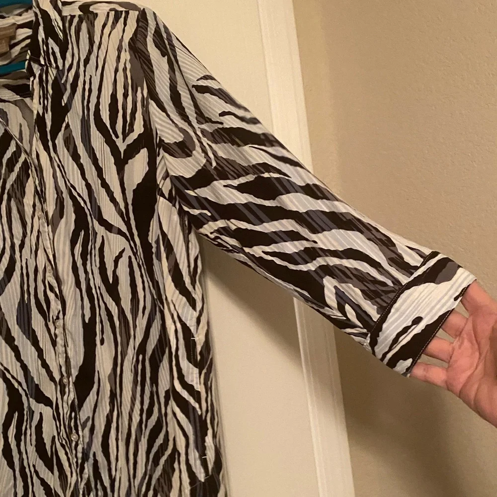 CHICOS BLOUSE LONG SLEEVE - Picture 2 of 10